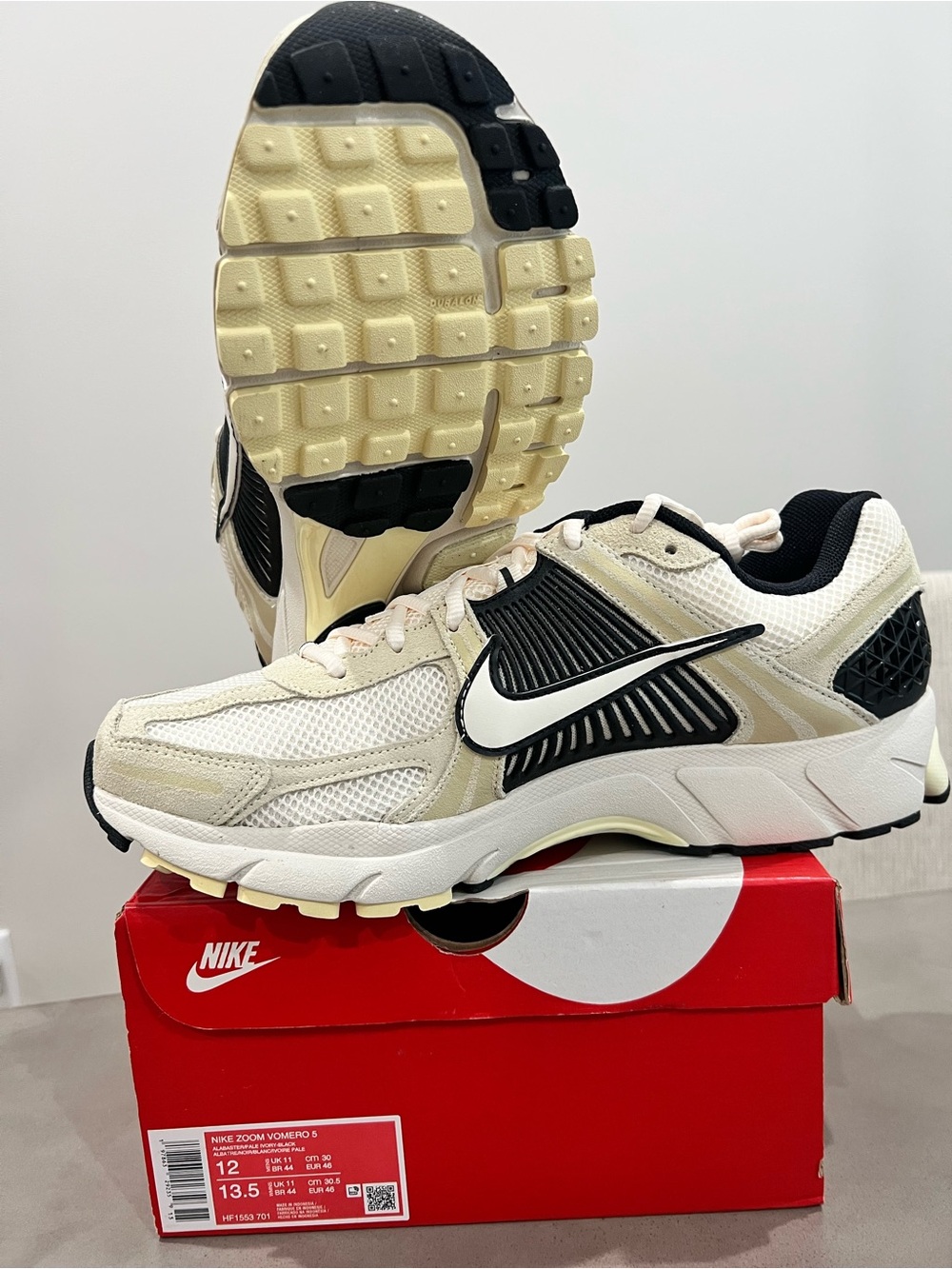 Nike Zoom Vomero 5 Alabaster/Pale Ivory-Black- Size Men’s 12/Women’s 13.5
